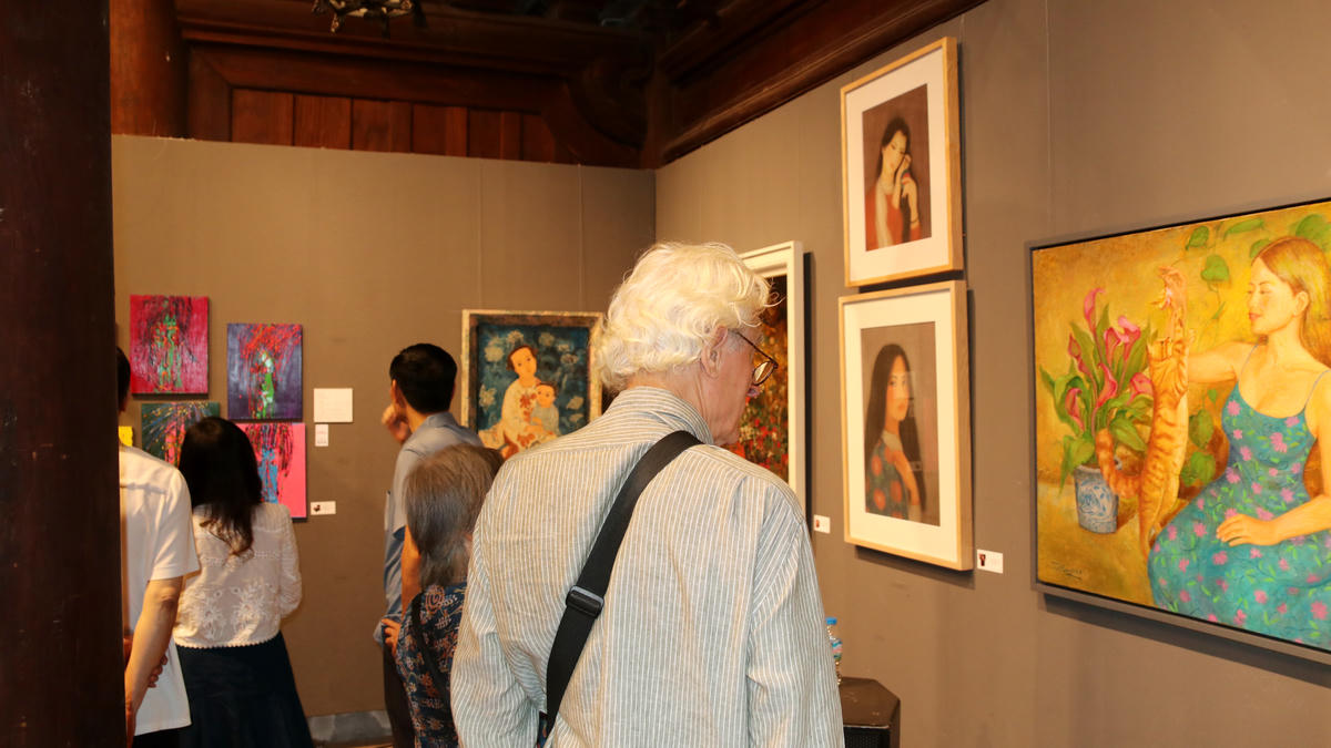 Triển lãm quốc tế “Phụ nữ vẽ Phụ nữ” lần thứ II, diễn ra từ ngày 11 - 19/4.