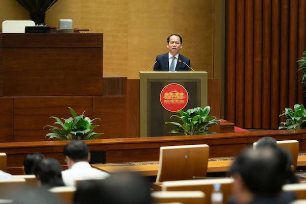 Bộ trưởng Hoàng Thanh Tùng giải trình các vấn đề được đại biểu Quốc hội quan tâm góp ý. (Ảnh: quochoi.vn)
