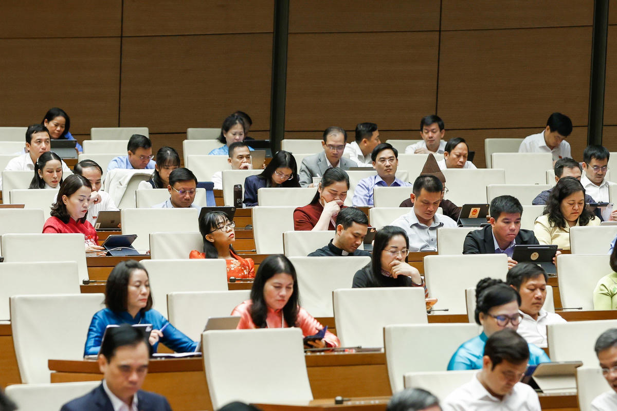 Các đại biểu tham dự phiên thảo luận chiều 11/4.