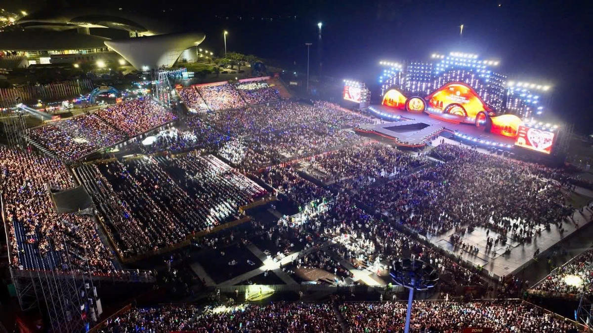 Hàng vạn người hòa mình trong 'Thanh âm kỷ nguyên mới'