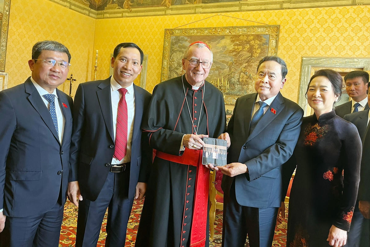 Chủ tịch Quốc hội Trần Thanh Mẫn và Phu nhân hội kiến Thủ tướng Tòa thánh Vatican Pietro Parolin
