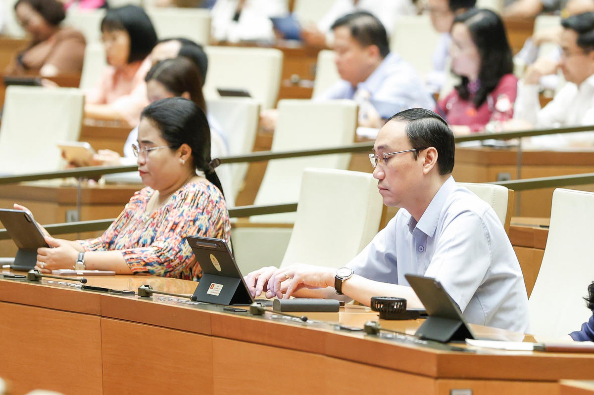 Ông Phùng Khánh Tài, Phó Bí thư Đảng ủy Quốc hội tham dự phiên thảo luận (Ảnh: Quang Vinh)