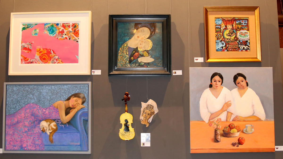 Một số bức tranh trưng bày tại triển lãm “Phụ nữ vẽ Phụ nữ” lần thứ II.