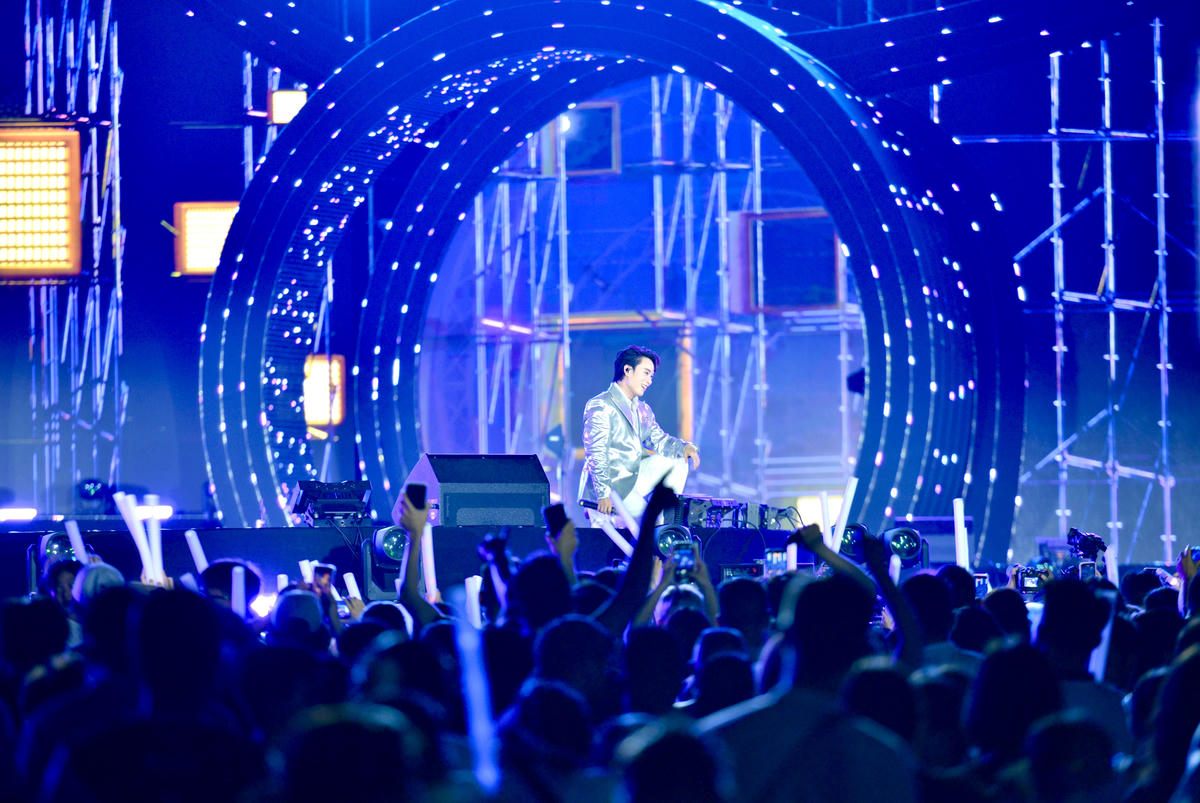 Hàng vạn người hòa mình trong 'Thanh âm kỷ nguyên mới'