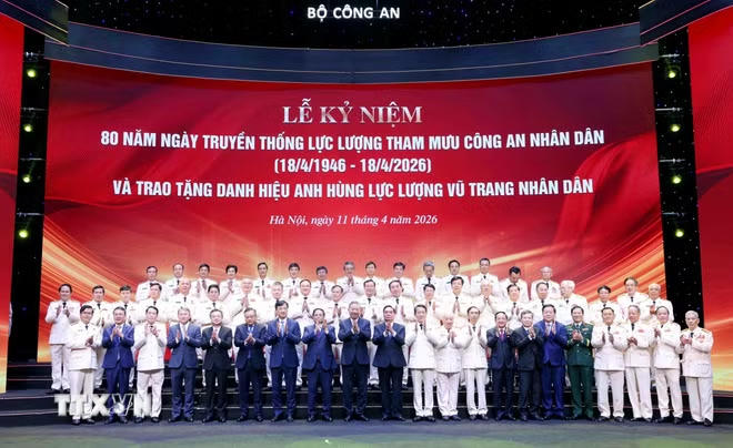 ttxvn-tong-bi-thu-chu-tich-nuoc-du-le-ky-niem-80-nam-ngay-truyen-thong-tham-muu-cong-an-nhan-dan-1104-11.jpg