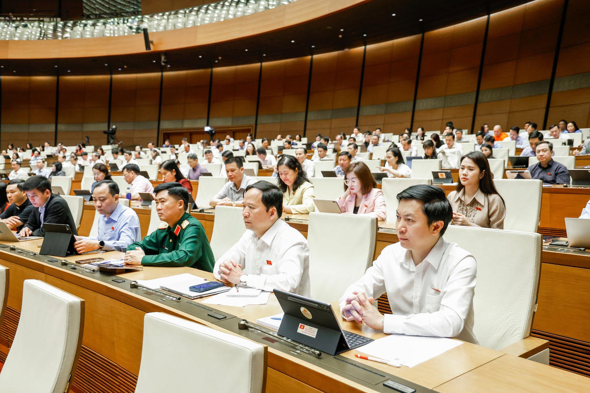 Các đại biểu Quốc hội tại phiên họp Quốc hội sáng 11/4. Ảnh: Quang Vinh.