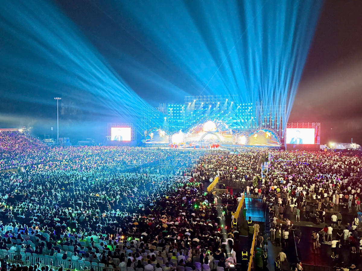 Hàng vạn người hòa mình trong 'Thanh âm kỷ nguyên mới'