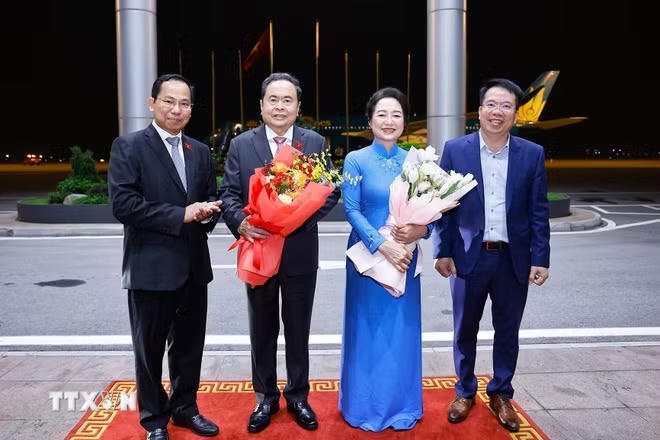 ttxvn-chu-tich-quoc-hoi-len-duong-tham-du-ipu-152-1.jpg