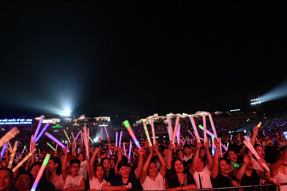 Hàng vạn người hòa mình trong 'Thanh âm kỷ nguyên mới'