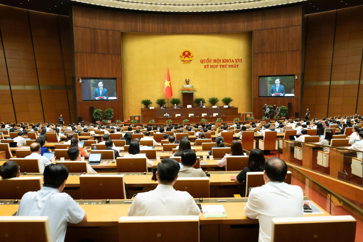 Quang cảnh phiên làm việc sáng ngày 12/4