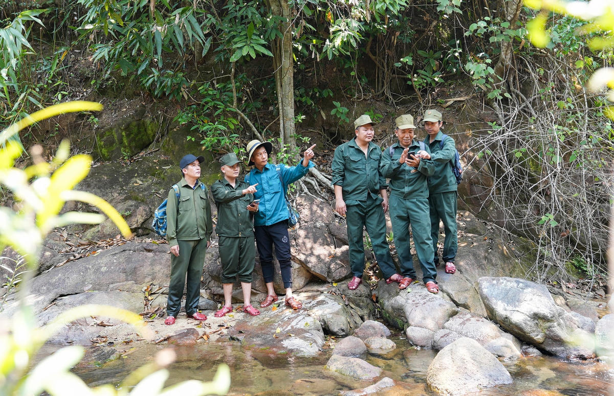 Lực lượng BQL RPH Đà Nẵng tuần tra, bảo vệ rừng trước mùa nắng nóng. Ảnh: CV.