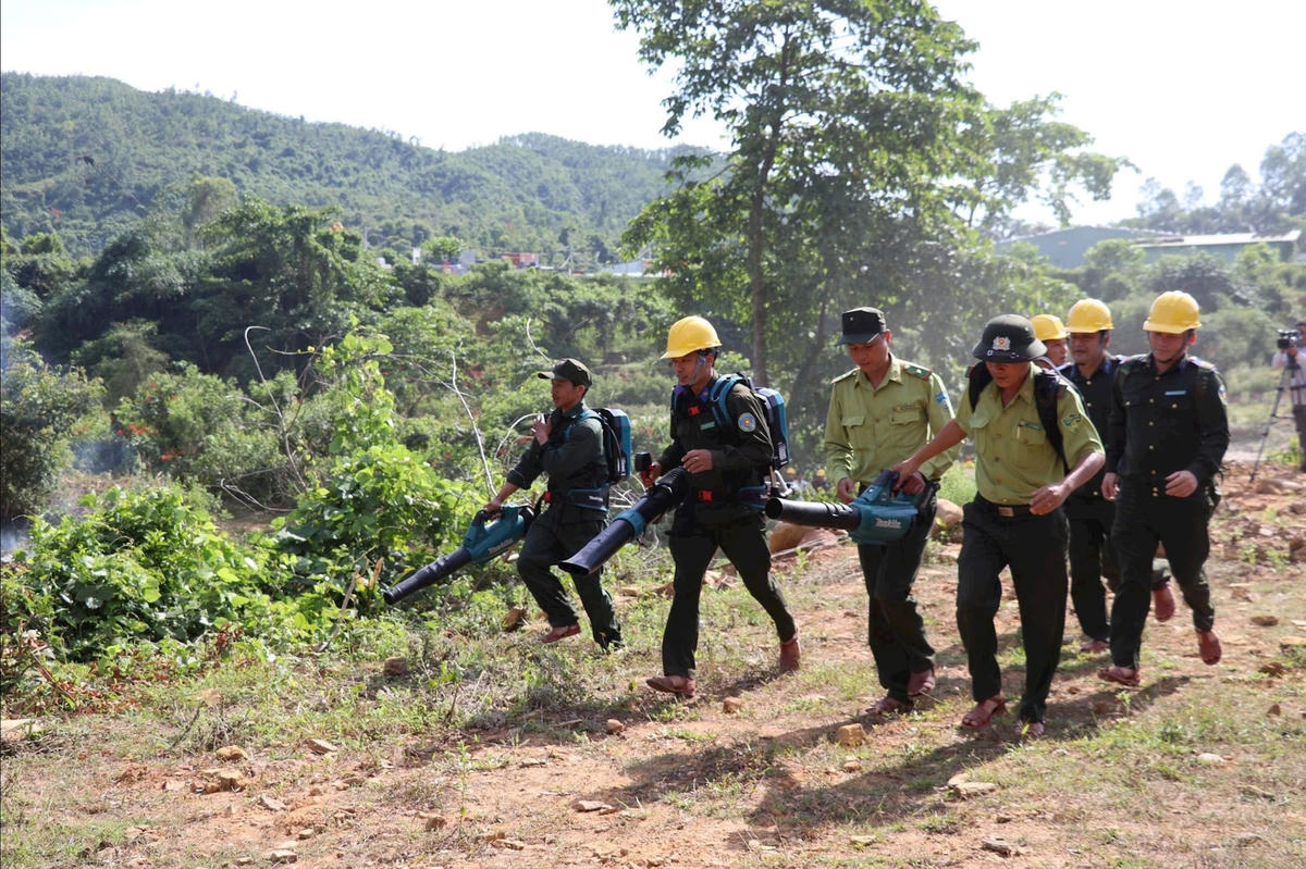Lực lượng kiểm lâm TP Đà Nẵng tuần tra, PCCR mùa nắng nóng. Ảnh: CV.
