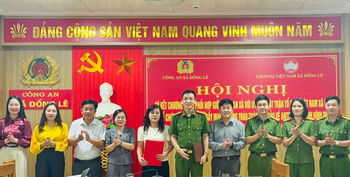 Công an xã Đồng Lê ký kết Chương trình phối hợp “Đẩy mạnh phong trào toàn dân bảo vệ an ninh Tổ quốc trong tình hình mới” với Ủy ban MTTQ Việt Nam xã. Ảnh: CAQT.