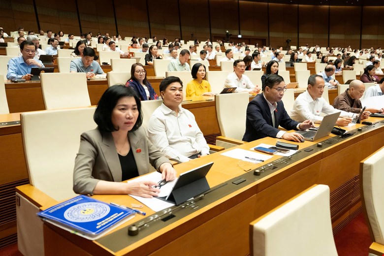 Các đại biểu Quốc hội Đoàn Hà Nội tham dự phiên thảo luận.