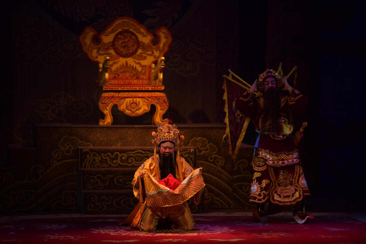 Ngôn ngữ nghệ thuật tuồng, đã tái hiện nội tâm nhân vật.