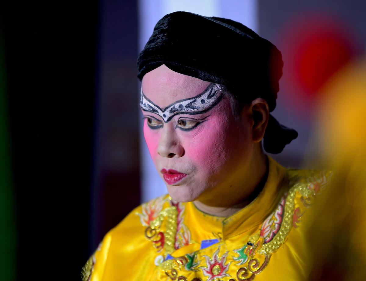 Mỗi màu sắc và đường nét hóa trang đều mang ý nghĩa riêng, thể hiện tính cách nhân vật. 