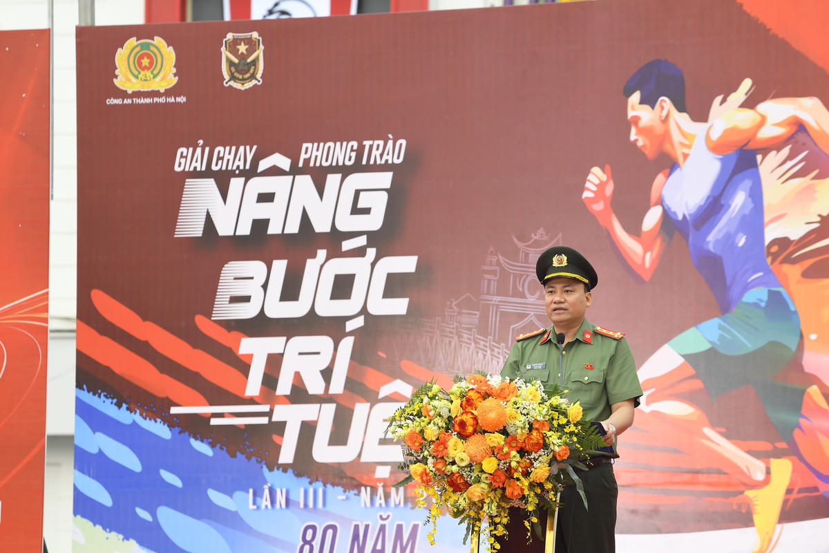 Đại tá Nguyễn Tiến Đạt, Phó Giám đốc Công an TP Hà Nội phát biểu khai mạc.