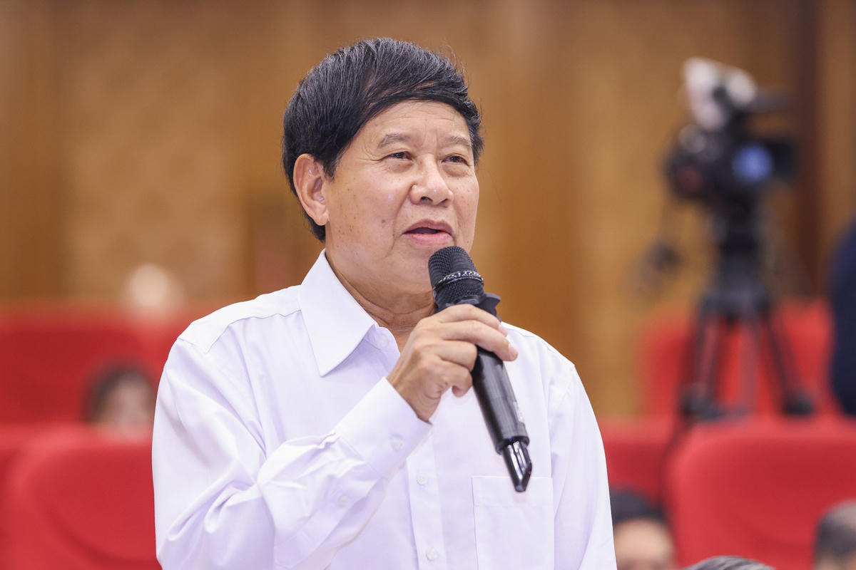 Thiếu tướng Vũ Hùng Vương - Phó Chủ tịch Thường trực Hội Cựu Công an nhân dân Việt Nam phát biểu tại Hội nghị. Ảnh: Quang Vinh.