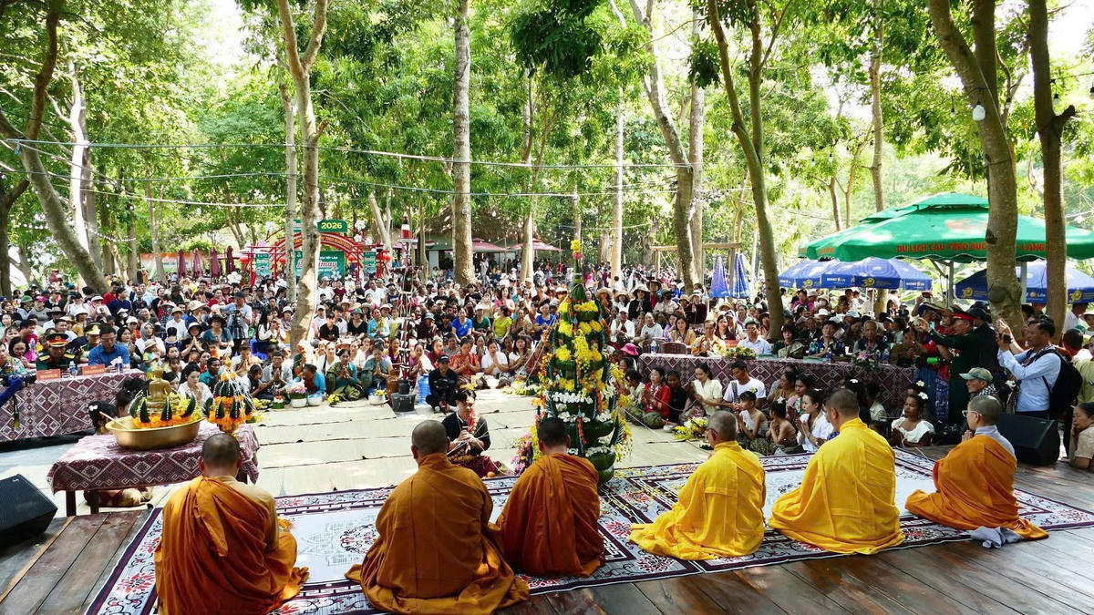 Lễ hội Bunpimay là nhịp cầu giao thoa giữa tín ngưỡng Bà La Môn giáo cổ xưa và Phật giáo linh thiêng.