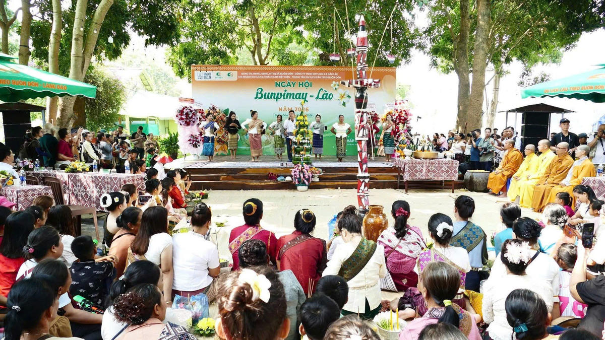 Những điệu múa, lời ca ca ngợi tình hữu nghị Việt – Lào vang lên giữa núi rừng như khẳng định một mối quan hệ đã được thử thách và bền chặt qua thời gian.