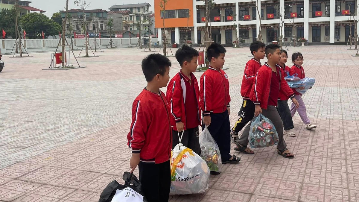 Học sinh Trường Tiểu học Nam Hồng (Hà Nội) tham gia phong trào Kế hoạch nhỏ: Ảnh: Fanpage nhà trường.