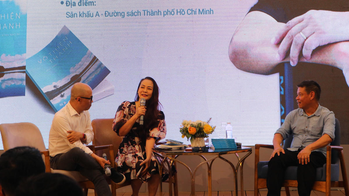 Buổi giao lưu và ra mắt sách "Một hôm tôi bỗng nhớ ra" với chủ đề “Âm nhạc và Hạnh phúc” mở ra một cuộc trò chuyện âm nhạc của nhạc sĩ Võ Thiện Thanh cùng những ca sĩ, nghệ sĩ nổi tiếng. Ảnh: Thảo Nguyên&nbsp;