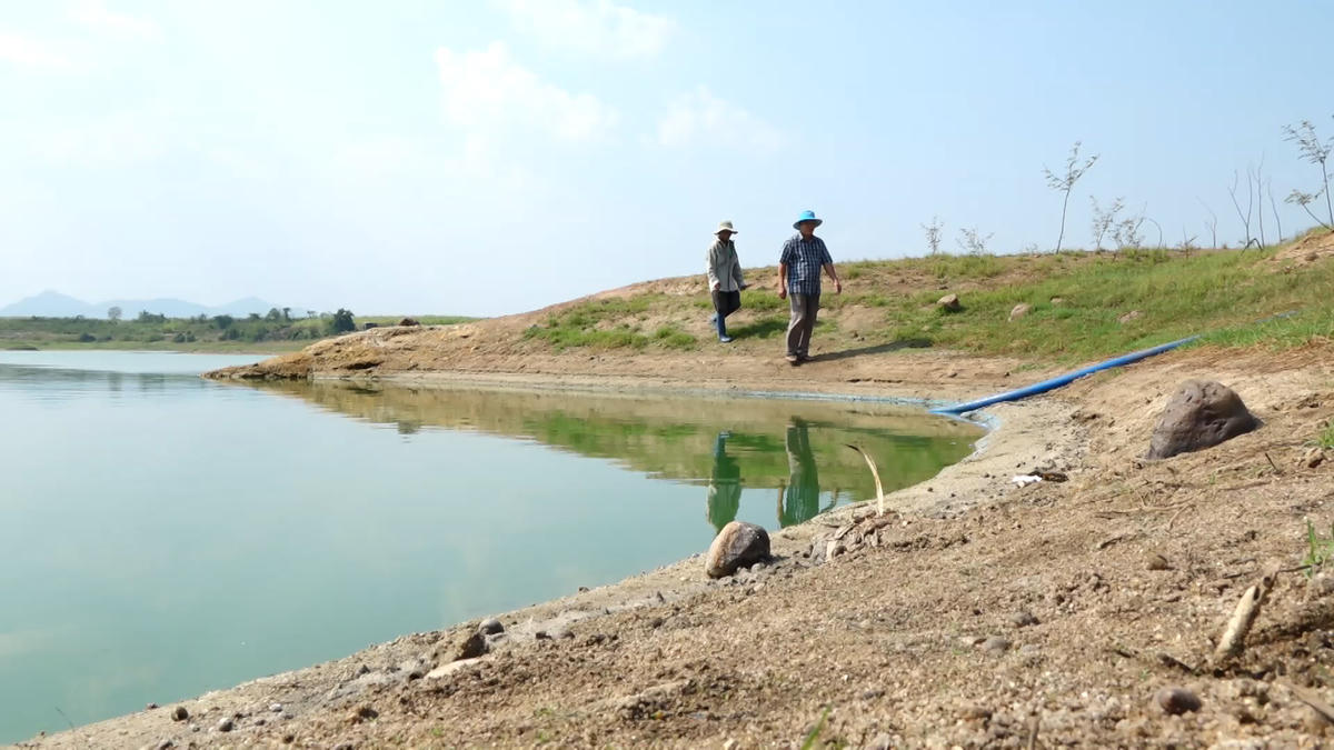 Hồ chưa Giếng Tiên, xã Sơn Hòa dần trơ đáy. Ảnh: Lê Biết.