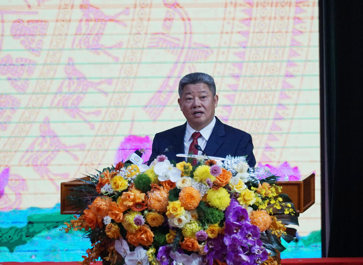 Ông Nguyễn Mạnh Quyền phát biểu sau khi được HĐND tỉnh Hưng Yên bầu giữ chức vụ Chủ tịch UBND tỉnh. Ảnh: Duy Hưng.