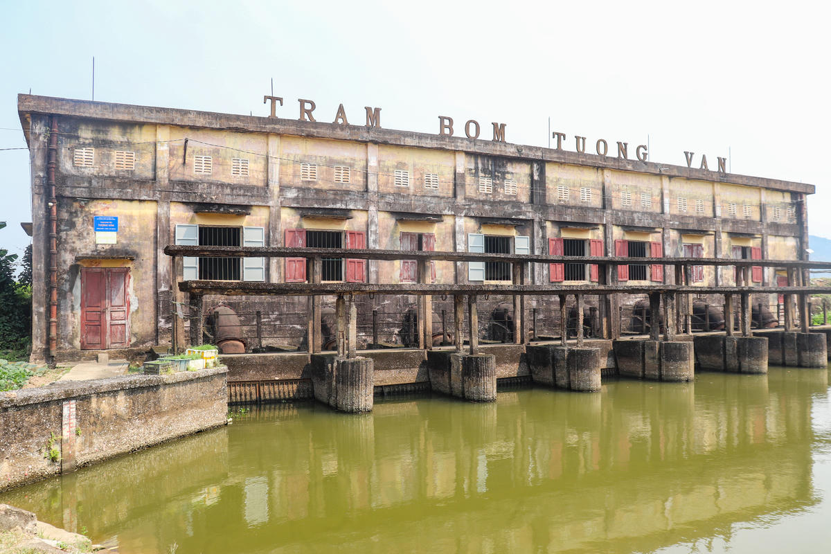 'Sau khi hệ thống tiêu thoát lũ hoàn thiện, chúng tôi sẽ đánh giá lại tổng thể vai trò của các trạm bơm cũ. Nếu còn cần thiết sẽ kiến nghị đầu tư, nâng cấp. Ngược lại, có thể cho dừng hoạt động để đảm bảo an toàn lâu dài', ông Chính thông tin.