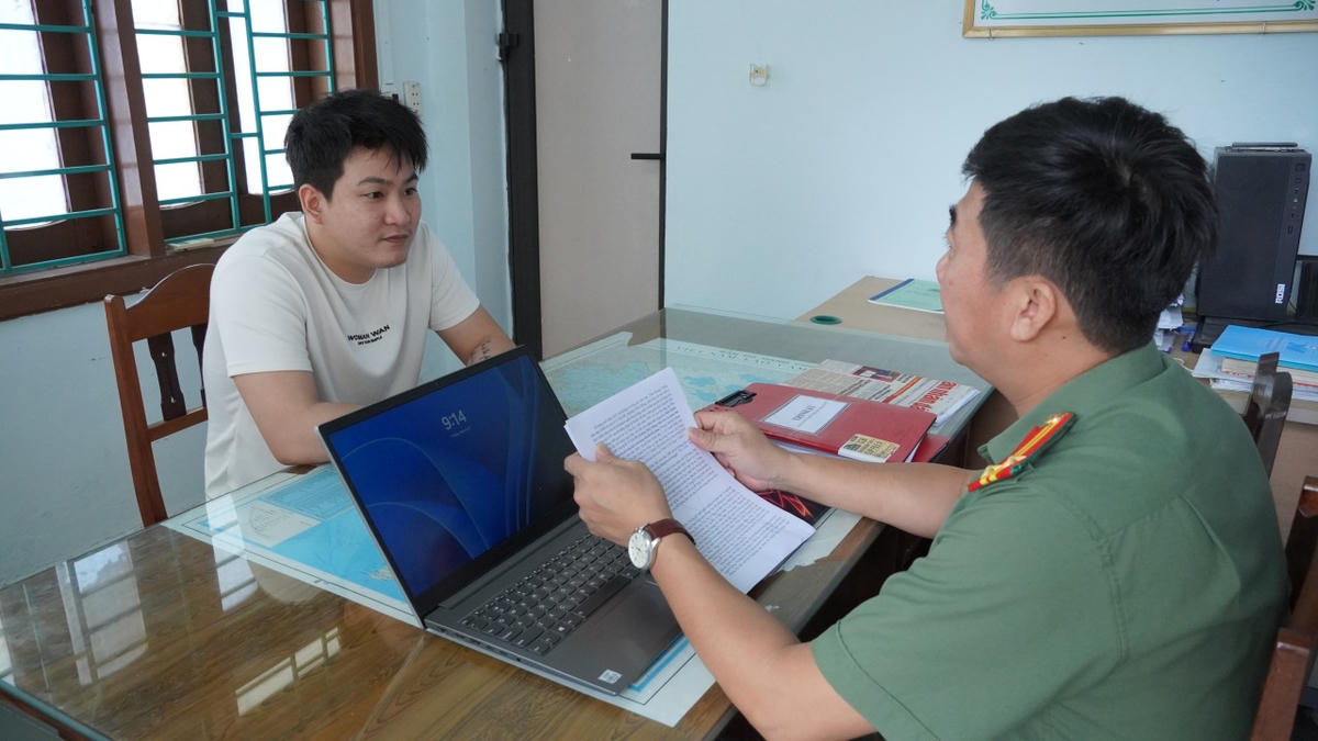 Đối tượng Trần Quang Trọng tại cơ quan điều tra. Ảnh: CAQT.