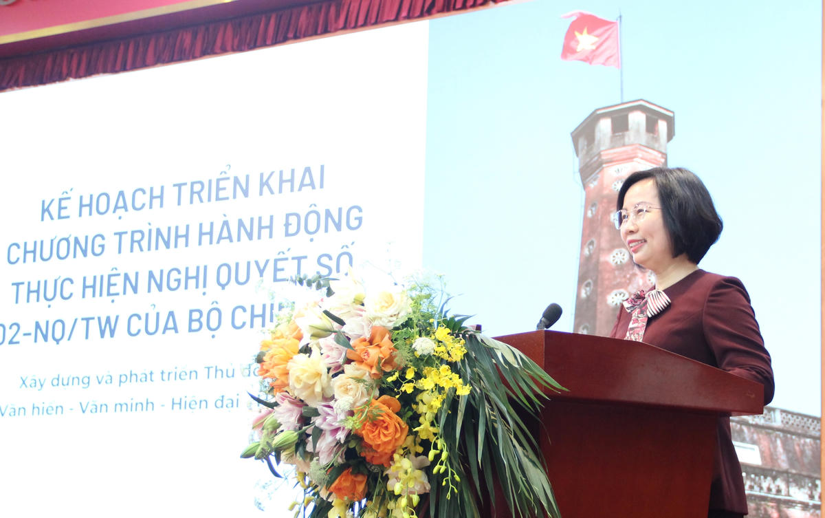 Chủ tịch Ủy ban MTTQ Việt Nam thành phố Hà Nội Bùi Huyền Mai quán triệt kế hoạch triển khai Chương trình hành động của Ban Thường vụ Thành ủy thực hiện Nghị quyết số 02-NQ/TW của Bộ Chính trị. Ảnh: PV