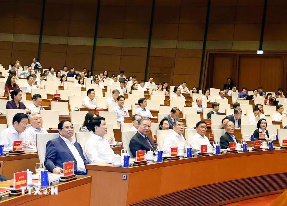 Tổng Bí thư, Chủ tịch nước Tô Lâm và các đồng chí lãnh đạo, Đảng, Nhà nước cùng các đại biểu tham dự tại điểm cầu Hội trường Diên hồng. (Ảnh: TTXVN)