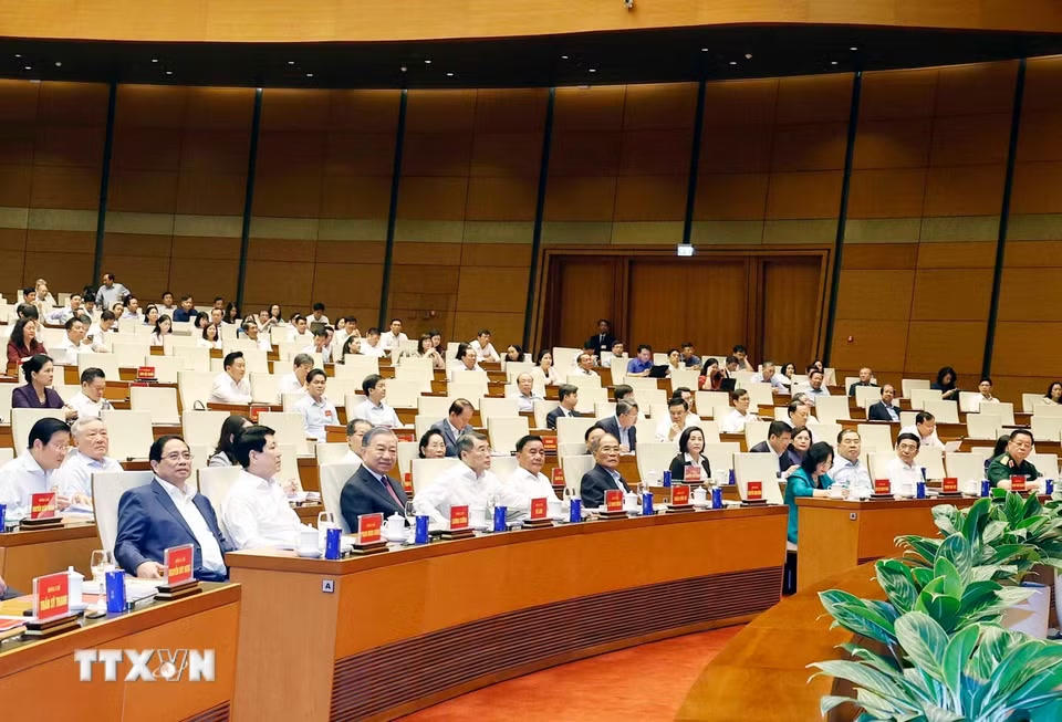 Tổng Bí thư, Chủ tịch nước Tô Lâm và các đồng chí lãnh đạo, Đảng, Nhà nước cùng các đại biểu tham dự tại điểm cầu Hội trường Diên hồng. (Ảnh: TTXVN)