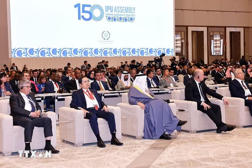Chủ tịch Quốc hội Trần Thanh Mẫn và đại biểu tham dự Lễ khai mạc IPU-150. (Ảnh: Doãn Tấn/TTXVN).