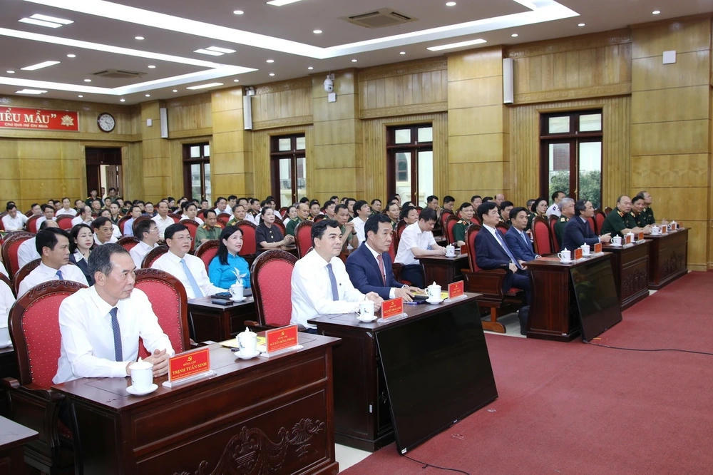 Ông Nguyễn Duy Ngọc - Ủy viên Bộ Chính trị, Bí thư Trung ương Đảng, Trưởng ban Tổ chức Trung ương cùng các đại biểu dự hội nghị. Ảnh: Minh Hiếu.