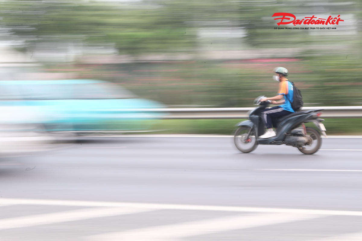 Xử lý nhiều trường hợp đi xe máy vào cao tốc Đại lộ Thăng Long