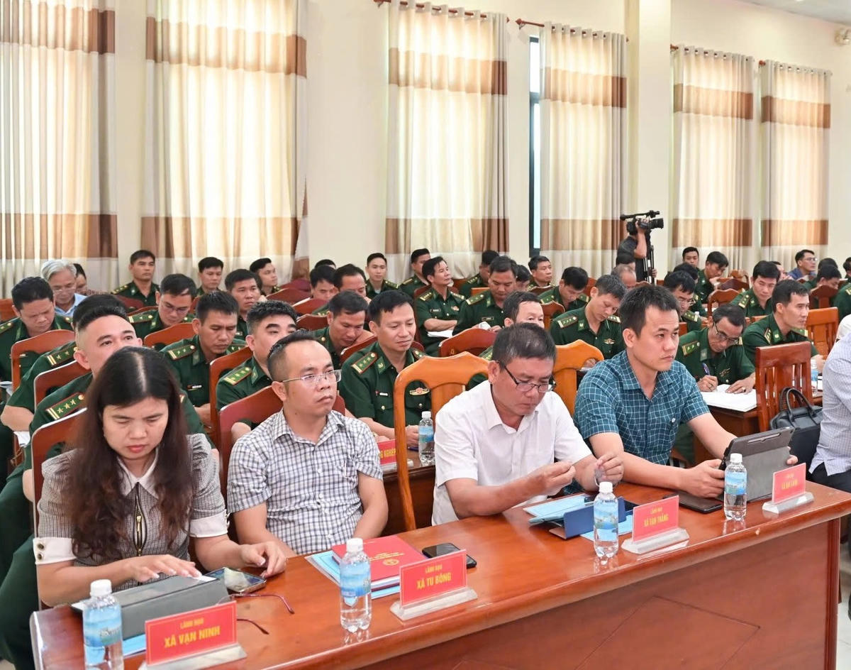 Các đại biểu dự hội nghị.