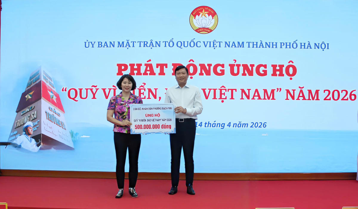 Ngay tại lễ phát động, 115 tập thể, cá nhân đã ủng hộ Quỹ "Vì biển, đảo Việt Nam". Ảnh: PV