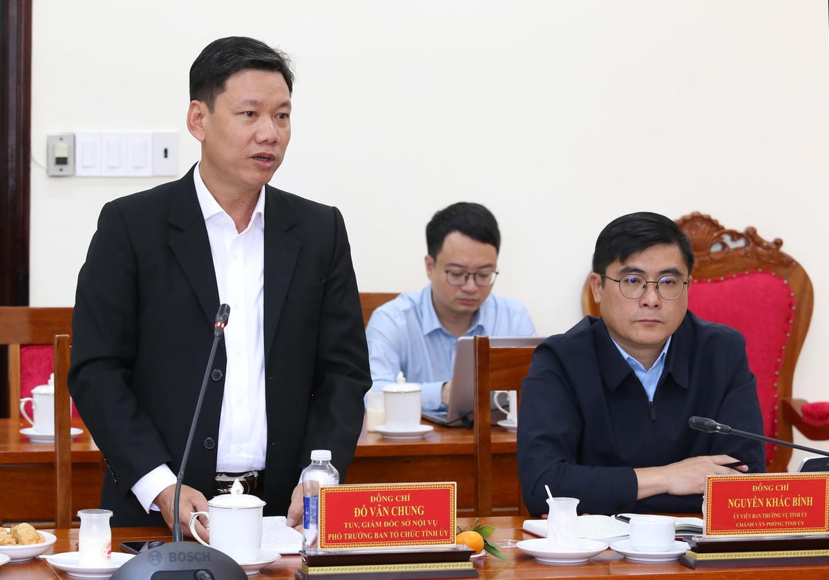 Đại diện lãnh đạo các sở, ban, ngành tham dự buổi làm việc