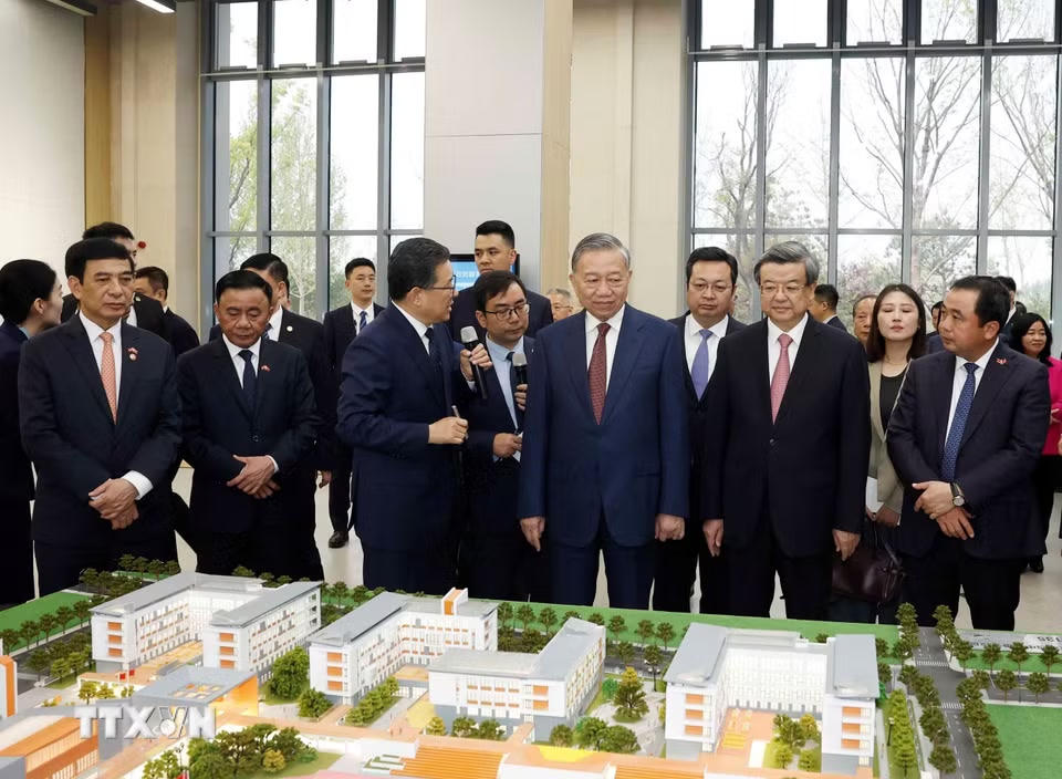 Tổng Bí thư, Chủ tịch nước Tô Lâm khảo sát tại Khu khởi động của thành phố Hùng An, tỉnh Hà Bắc (Trung Quốc). (Ảnh: Thống Nhất/TTXVN)