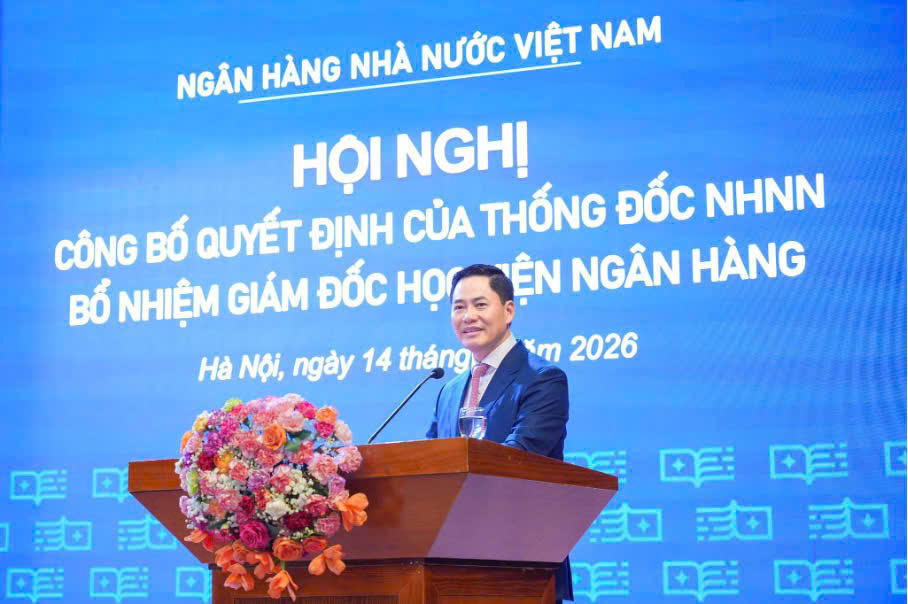 PGS.TS Bùi Hữu Toàn - Bí thư Đảng ủy, Giám đốc Học viện Ngân hàng phát biểu tại hội nghị.