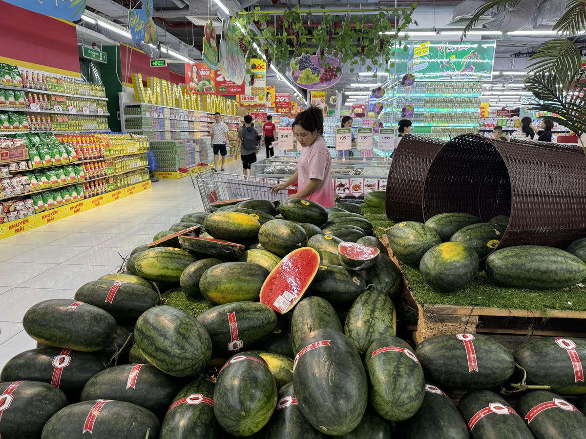 Giá hàng hóa, dịch vụ tăng cao: Người tiêu dùng thắt chặt chi tiêu