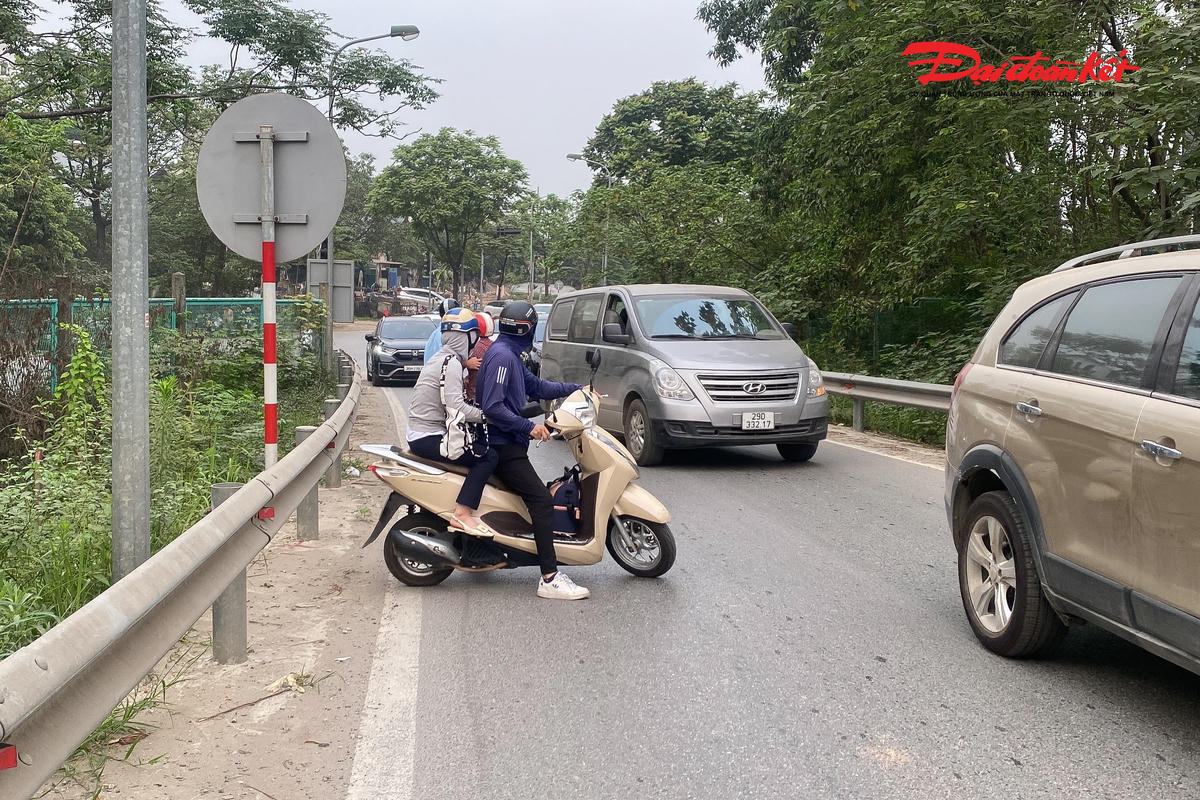 Xử lý nhiều trường hợp đi xe máy vào cao tốc Đại lộ Thăng Long