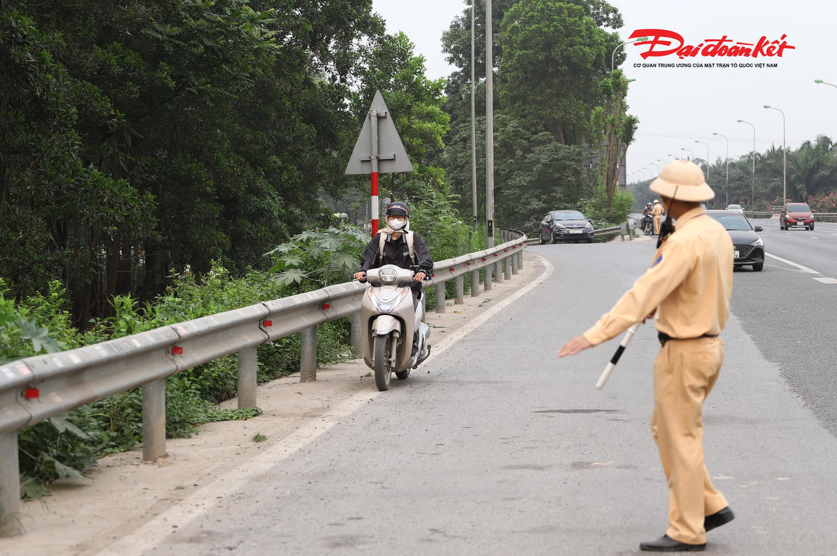 Xử lý nhiều trường hợp đi xe máy vào cao tốc Đại lộ Thăng Long