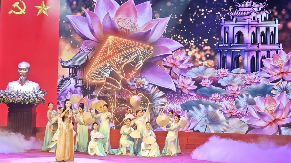 Tiết mục văn nghệ tại chương trình. Ảnh: PV