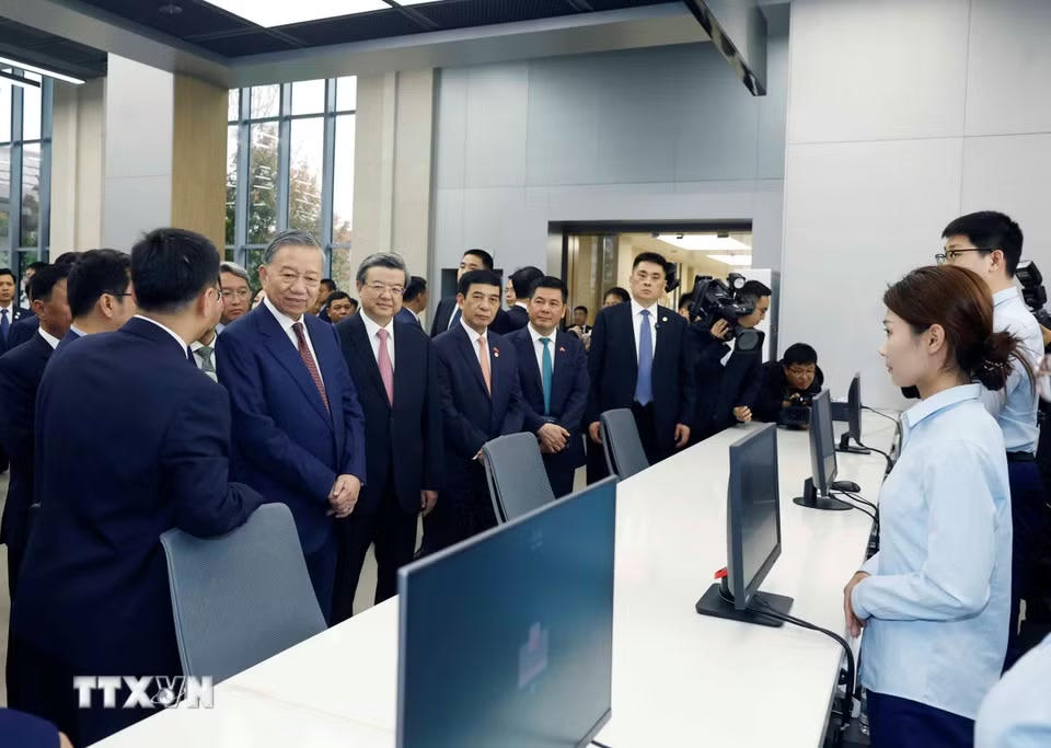 Tổng Bí thư, Chủ tịch nước Tô Lâm khảo sát tại Khu khởi động của thành phố Hùng An, tỉnh Hà Bắc (Trung Quốc). (Ảnh: Thống Nhất/TTXVN)