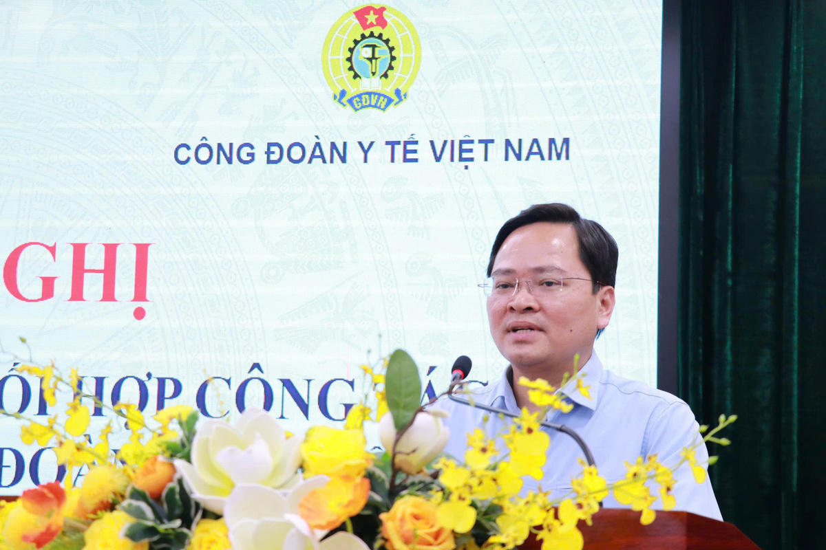 Ông Nguyễn Anh Tuấn, Ủy viên Trung ương Đảng, Ủy viên Ban Thường vụ Đảng ủy MTTQ các đoàn thể Trung ương, Phó Chủ tịch UBTƯ MTTQ Việt Nam, Bí thư Đảng ủy, Chủ tịch Tổng LĐLĐ Việt Nam phát biểu tại lễ ký kết. Ảnh: Sơn Hải