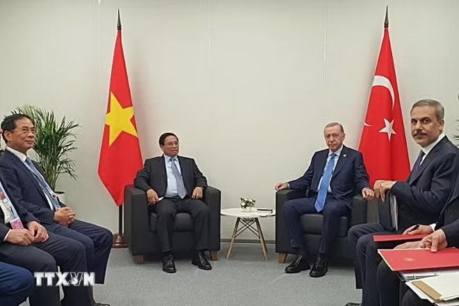 ttxvn-thu-tuong-pham-minh-chinh-gap-tong-thong-tho-nhi-ky-recep-tayyip-erdogan-2024.jpg