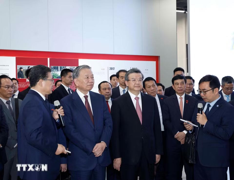 Tổng Bí thư, Chủ tịch nước Tô Lâm khảo sát tại Khu khởi động của thành phố Hùng An, tỉnh Hà Bắc (Trung Quốc). (Ảnh: Thống Nhất/TTXVN)