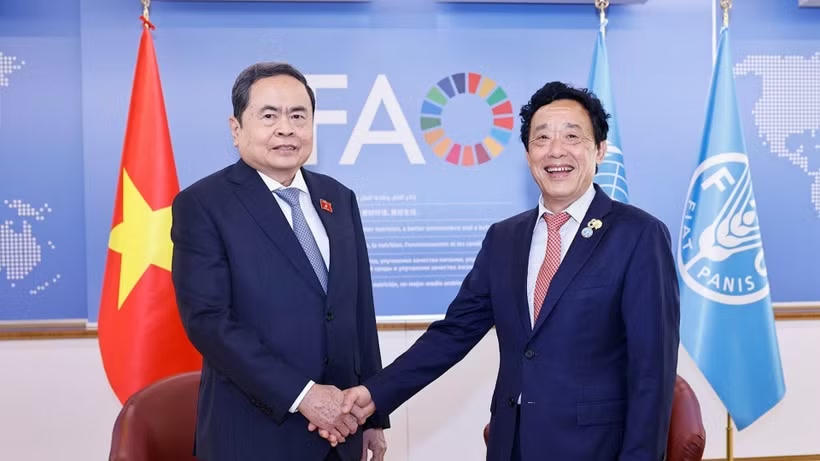 Chủ tịch Quốc hội Trần Thanh Mẫn gặp Tổng Giám đốc Tổ chức Lương thực và Nông nghiệp Liên hợp quốc (FAO) Qu Dongyu. (Ảnh: Doãn Tấn/TTXVN).